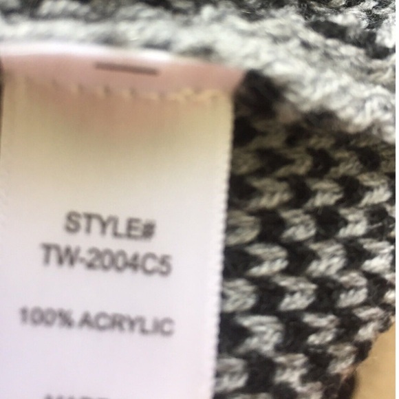 {NWT} Zenana Women's Gray Distressed Long Sleeve Pull-Over Star Sweater Top S - Picture 2 of 4